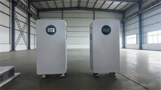 Energy storage container for storing the solar energy