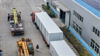 Green hydrogen production using discarded photovoltaic panels for