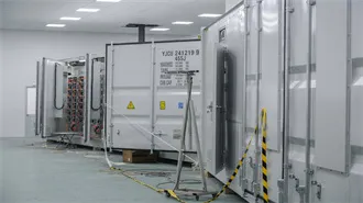 Powering 5G Base Stations with Wind and Solar Energy Storage: A